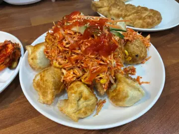 왕만두에서 맛보는 추억, 성주군청 인근 가성비 돈까스 맛집 기행