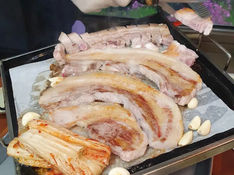 오겹살이 구워지는 모습