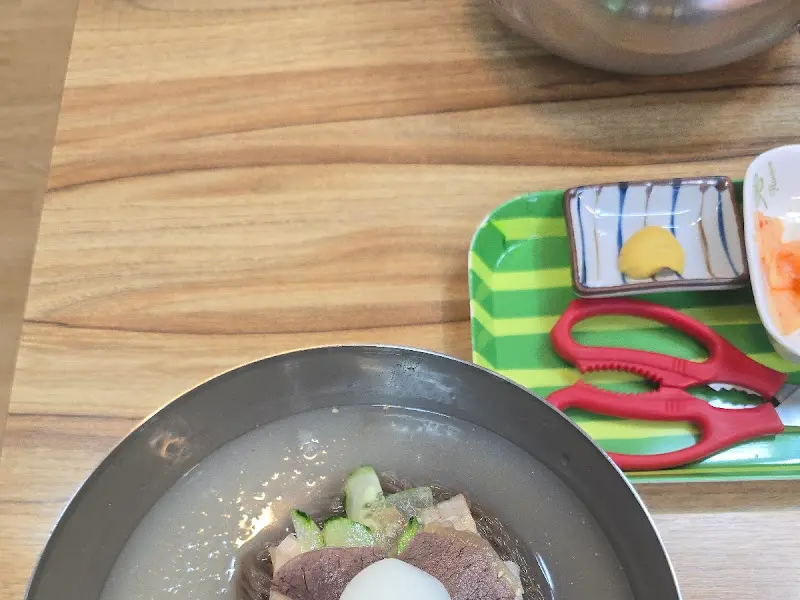 육자냉면과 숯불 돼지갈비