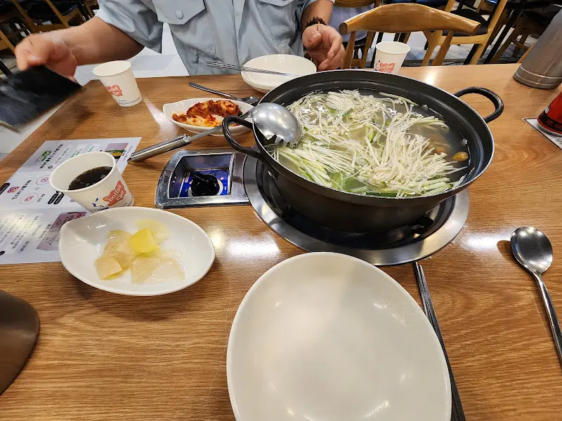 유복칼국수 테이블 세팅 사진