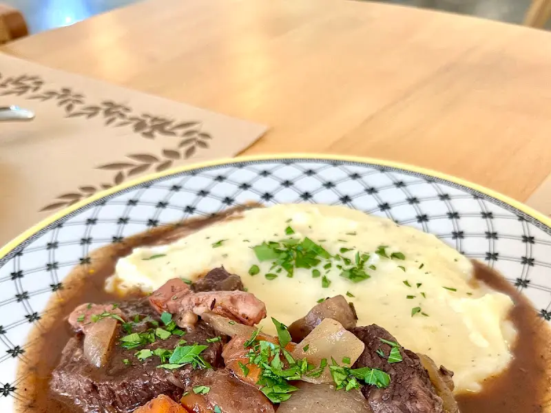 환상적인 안심스테이크와 매쉬드 포테이토의 조화