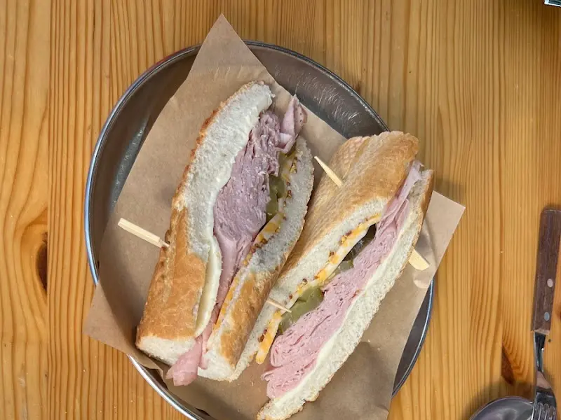 푸짐한 잠봉뵈르 샌드위치