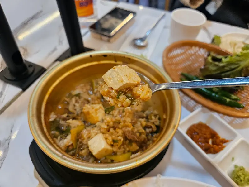 된장찌개와 밥 한 숟갈