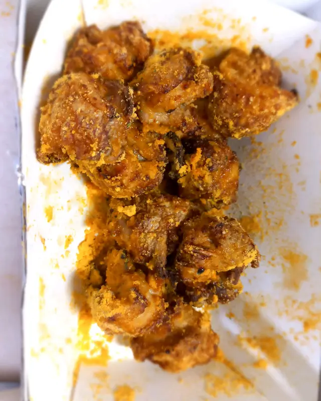 치즈 가루가 듬뿍 뿌려진 굽네 치즈 바사삭