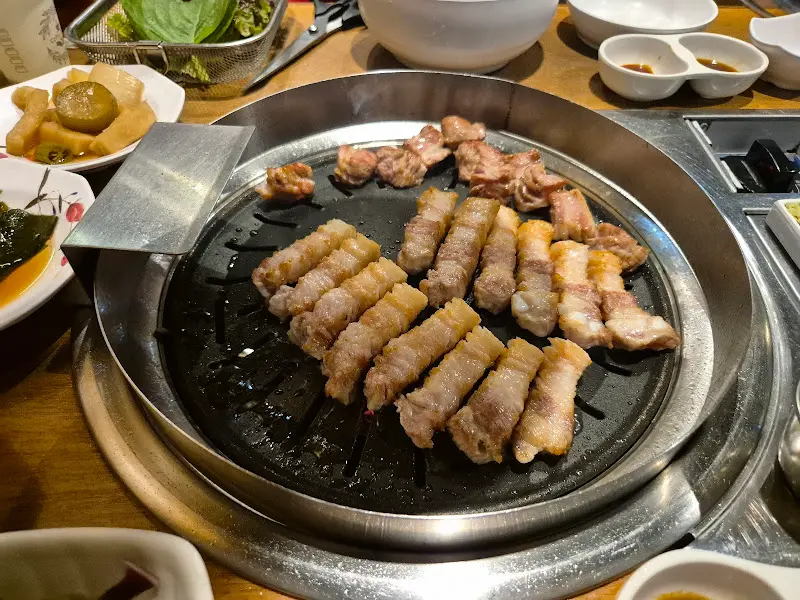 맛있게 구워진 삼겹살