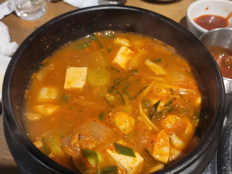 불판에 올려진 고기