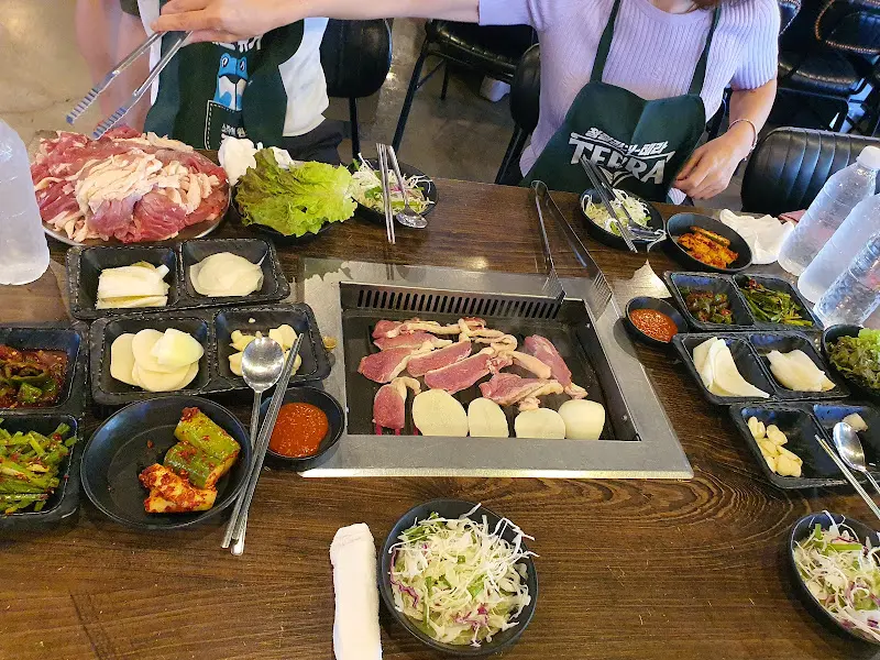 고향나들이 오리 한 상 차림