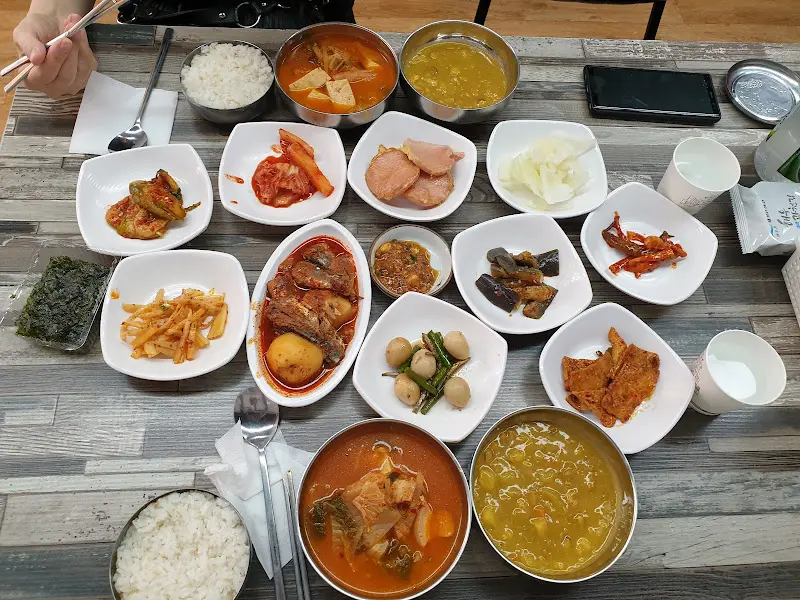 다온백반 한 상 차림