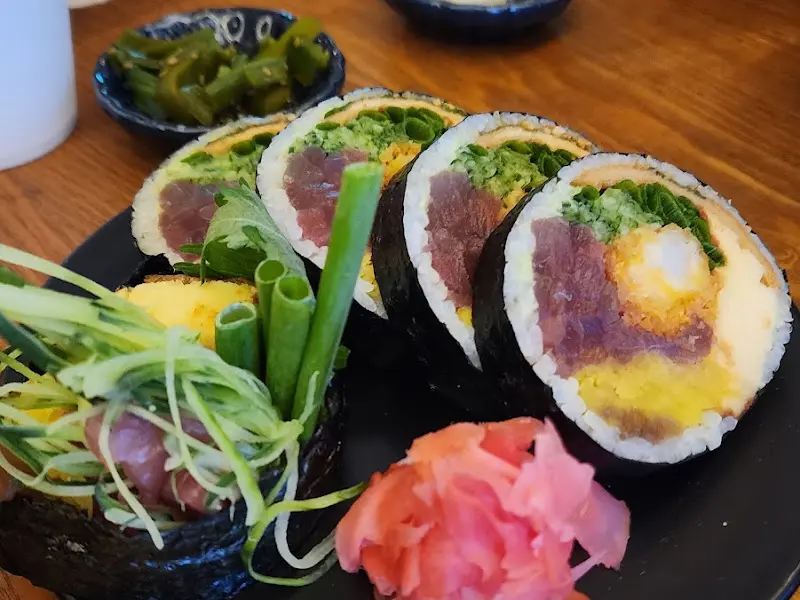 싱싱한 재료가 가득한 후토마끼