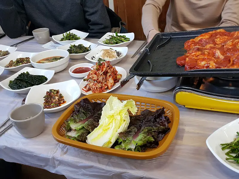 다채로운 반찬들