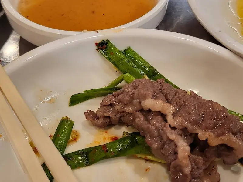 차돌박이와 곁들임 채소