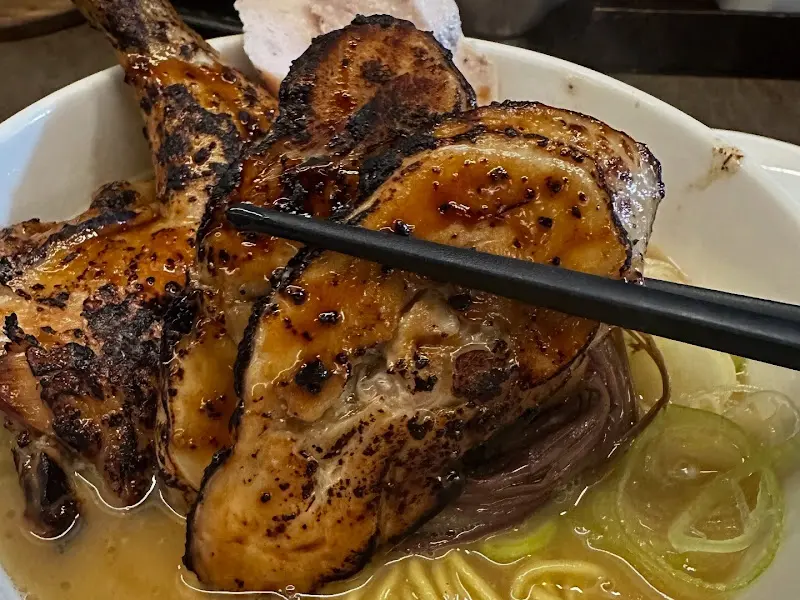 라무라 흑닭 라멘 닭다리