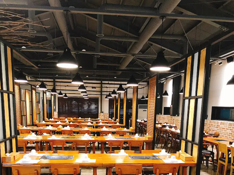 넓은 매장 내부