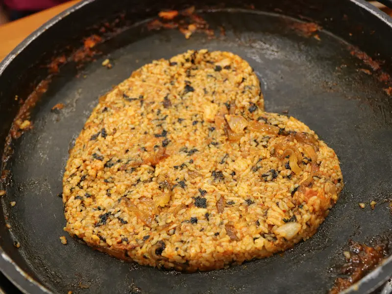 하트 모양으로 만들어진 볶음밥