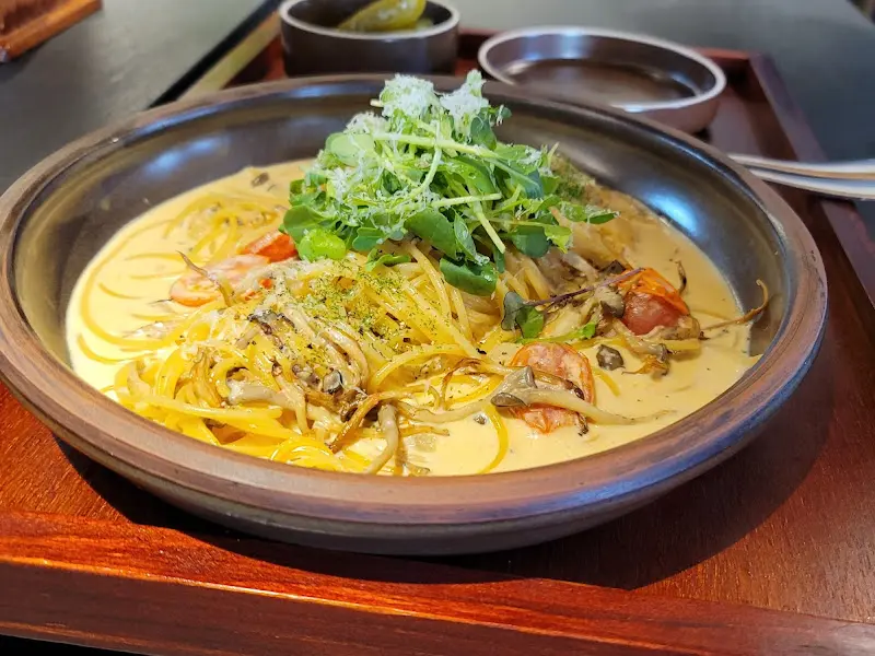 샐러드 볼의 신선한 비주얼