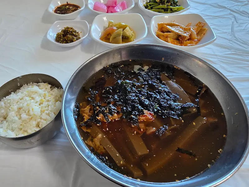 푸짐한 도토리묵밥 한 상 차림