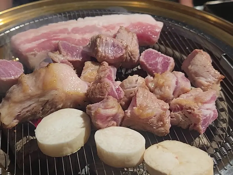 고기 굽는 모습