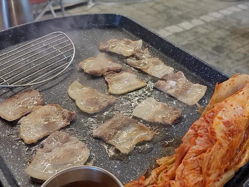 냉삼이 구워지는 모습