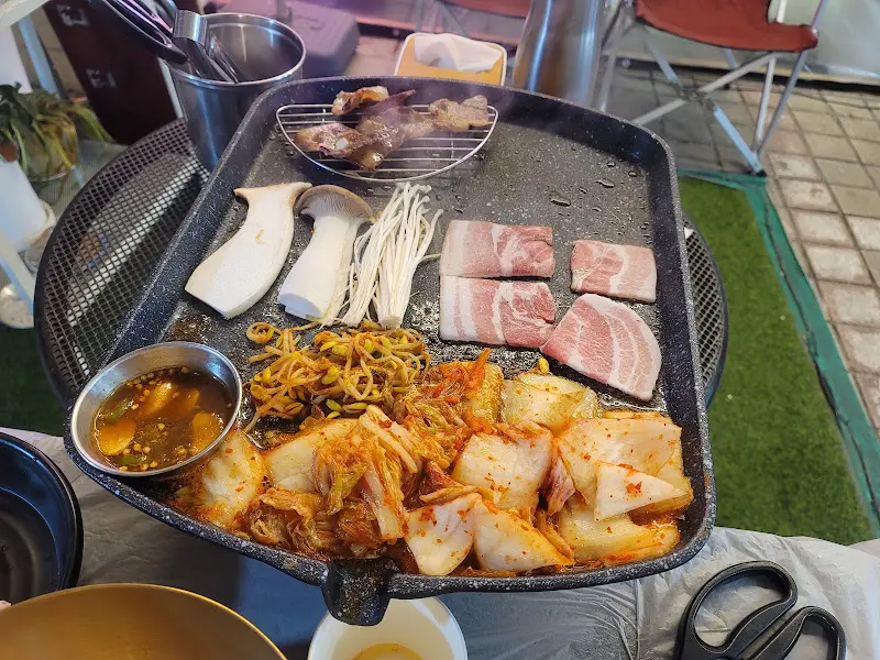 불판 가득찬 냉삼