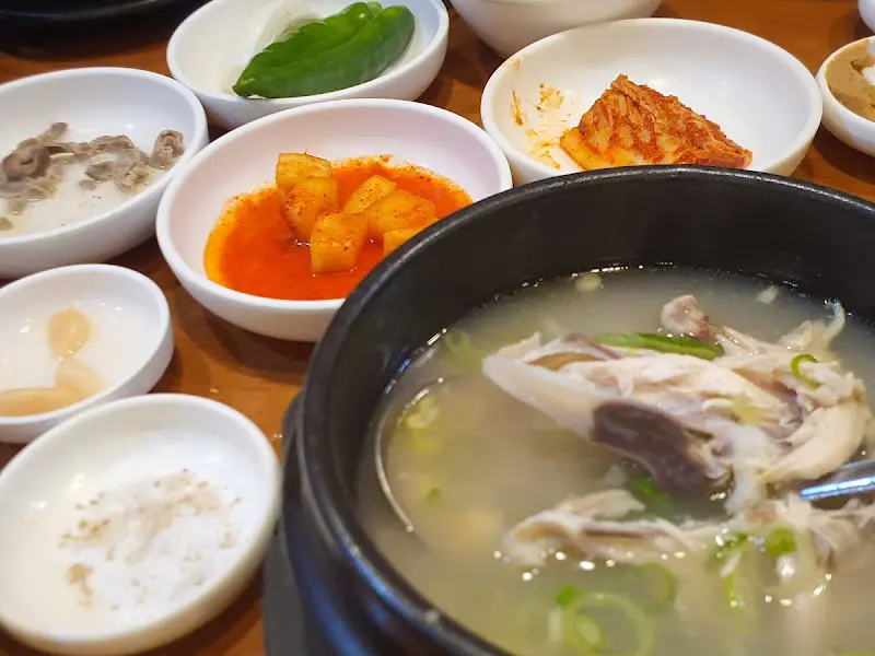 식당 내부 좌석