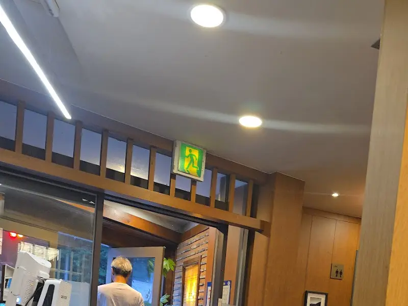 식당 내부 천장 조명