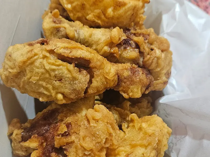 금산닭집 후라이드 치킨 닭다리 클로즈업