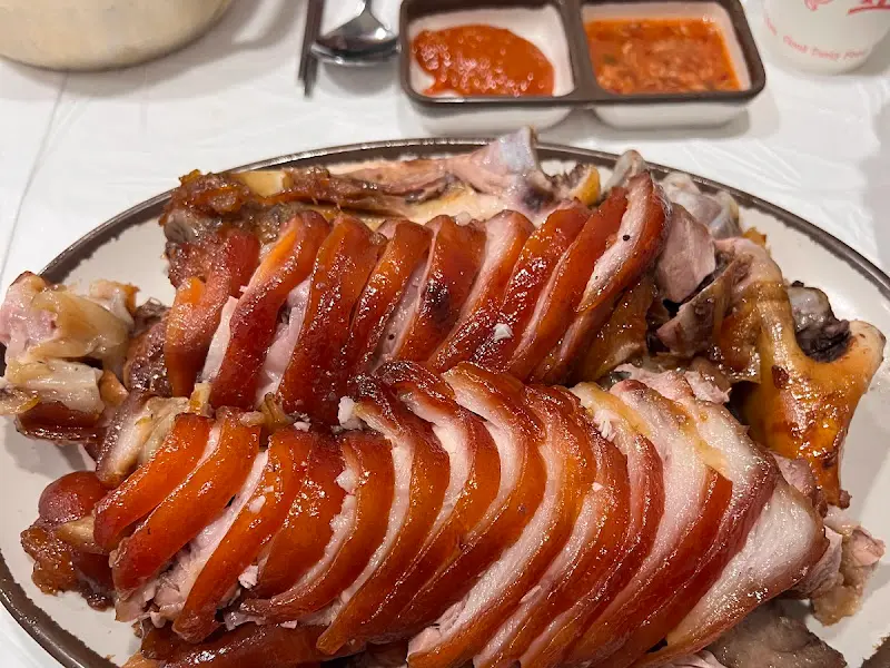 윤기가 흐르는 족발