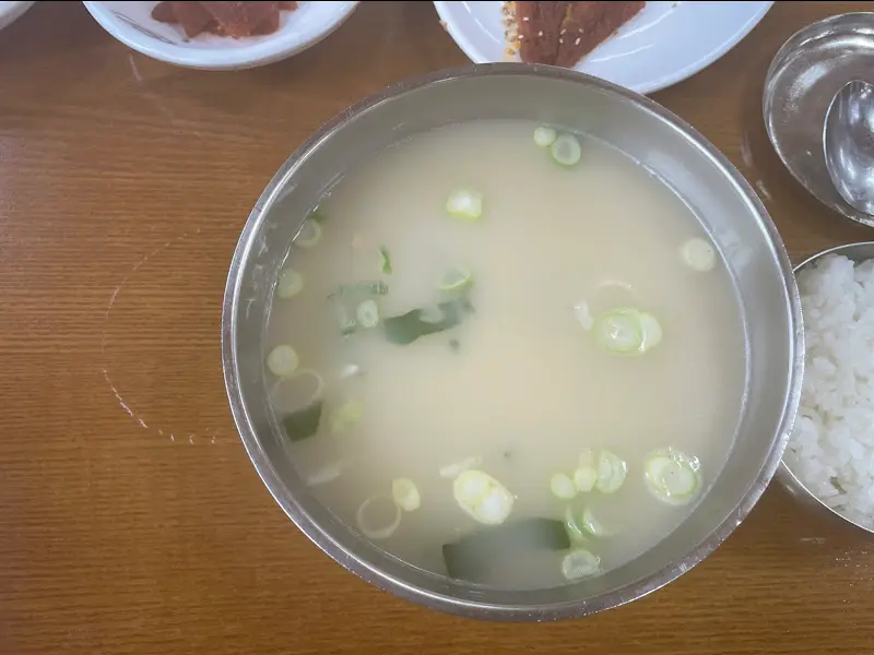 뽀얀 황태국밥 국물
