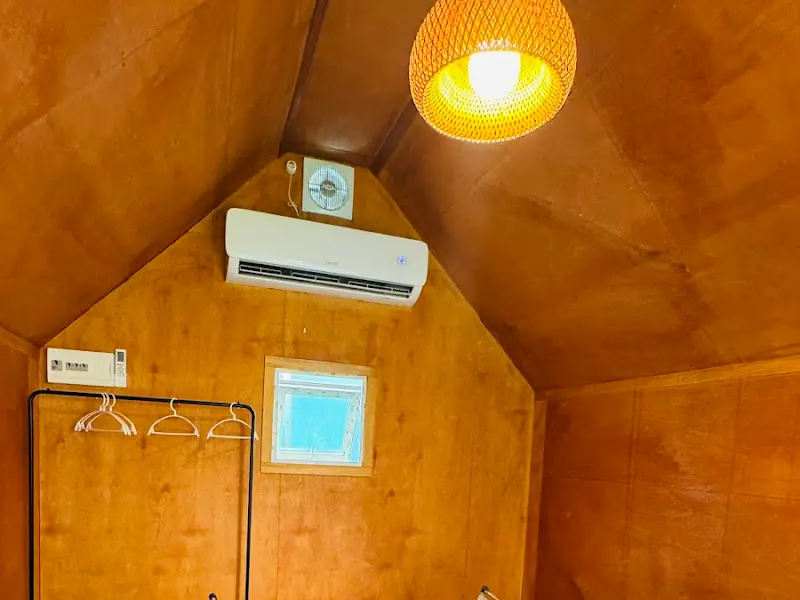 텐트 내부의 아늑한 분위기