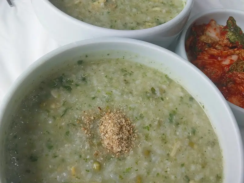 뽕잎바지락죽과 김치