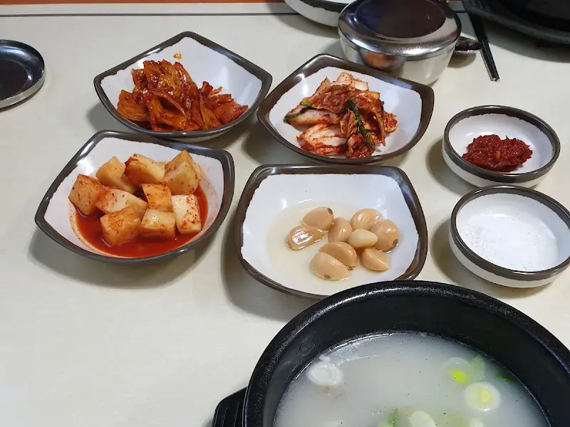 푸짐한 설렁탕 한 상 차림