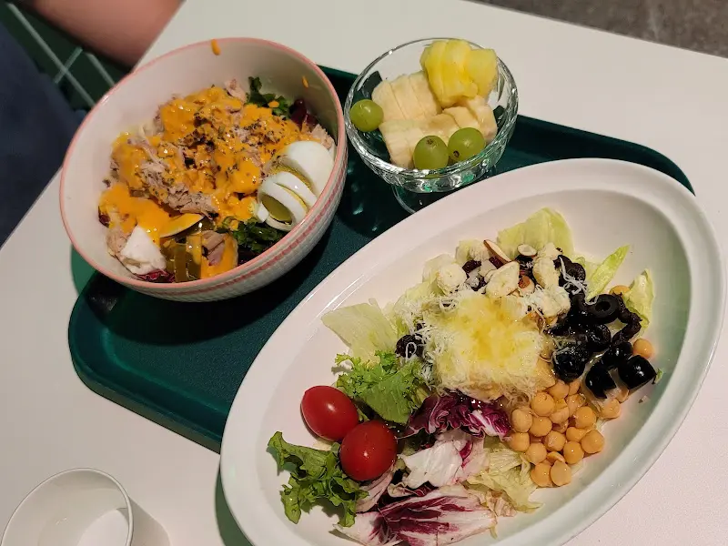 건강한 재료로 만든 샐러드