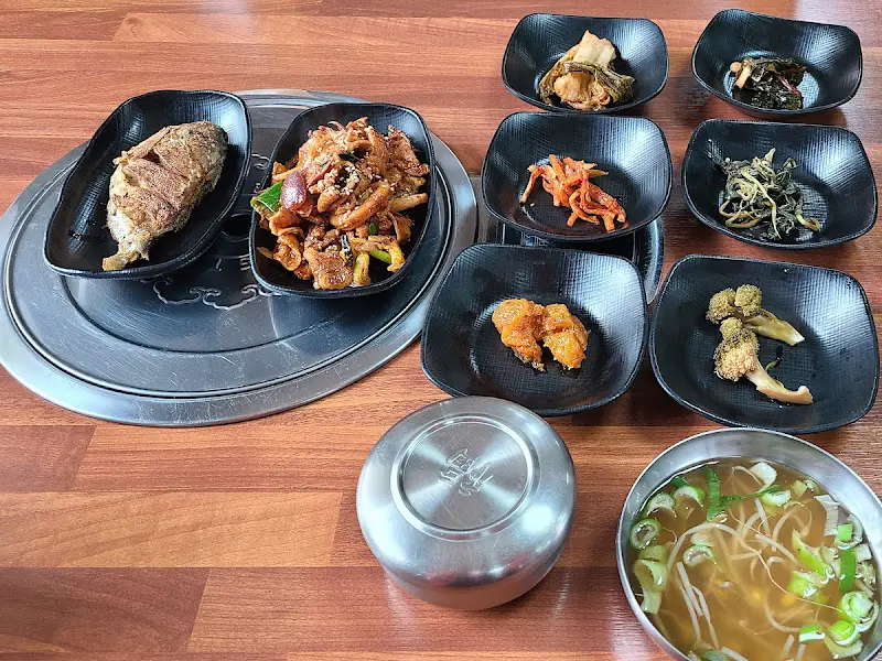 서문식당 정식 전체샷