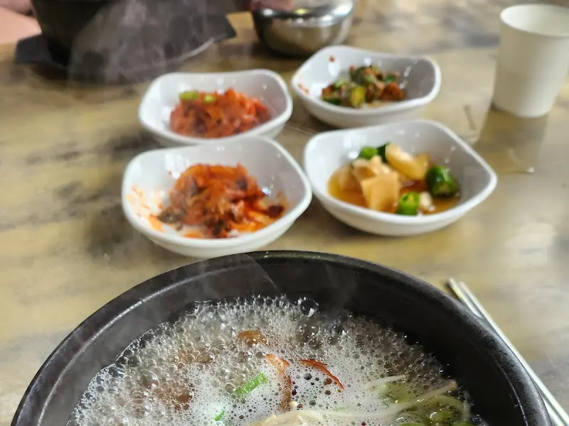 뜨끈한 인삼도토리수제비 한 상 차림