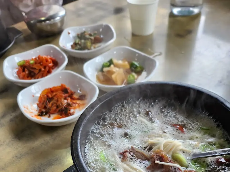 보글보글 끓는 인삼도토리수제비