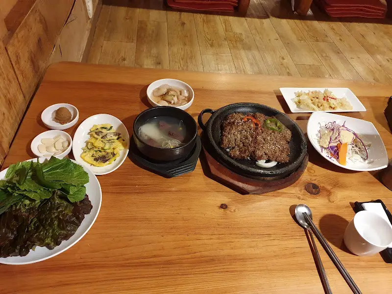 불태산 한우마을 내부