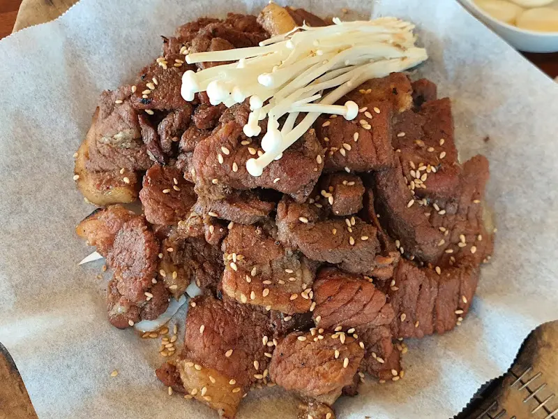 궁채석갈비 내부