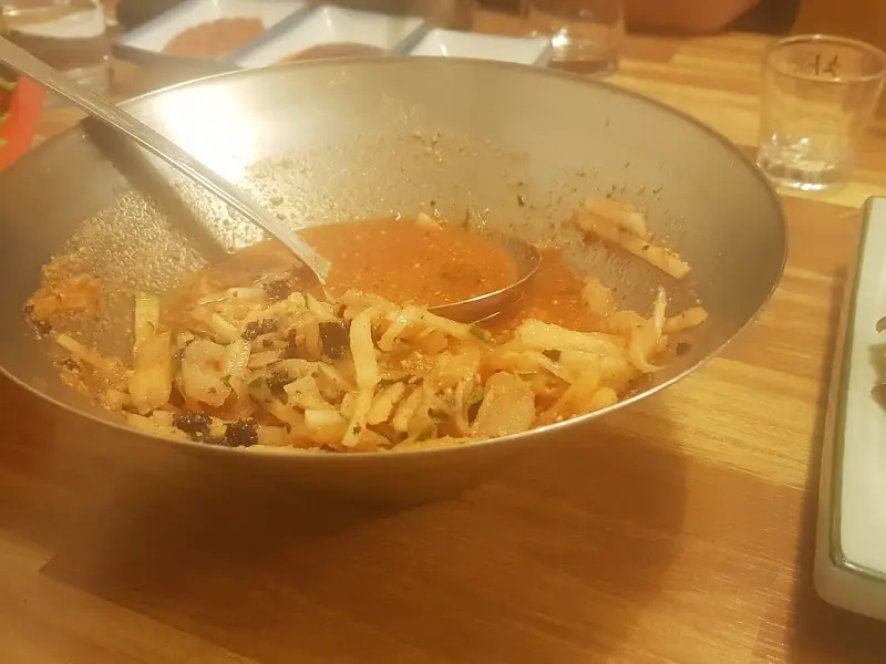 싱싱한 해산물이 가득한 물회