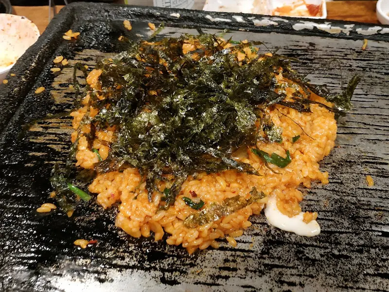 김가루가 듬뿍 뿌려진 볶음밥