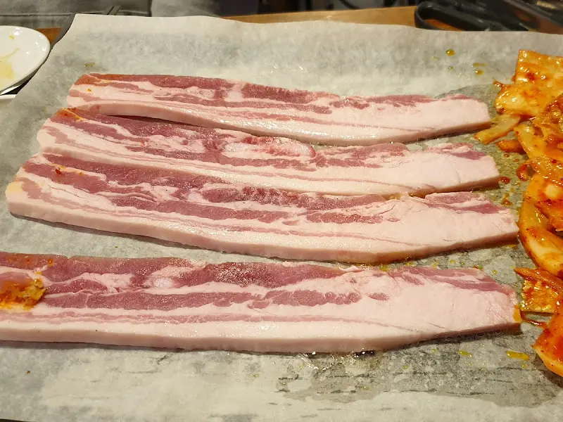 불판 위의 삼겹살