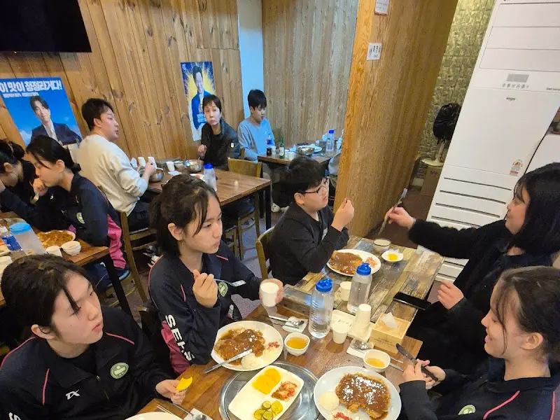 지역 주민들에게 사랑받는 맛집