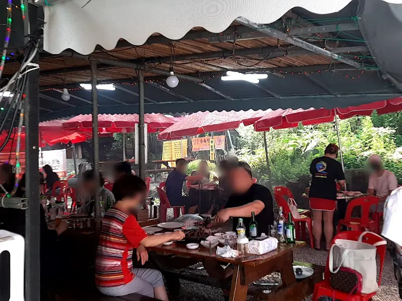 야외 테이블 풍경