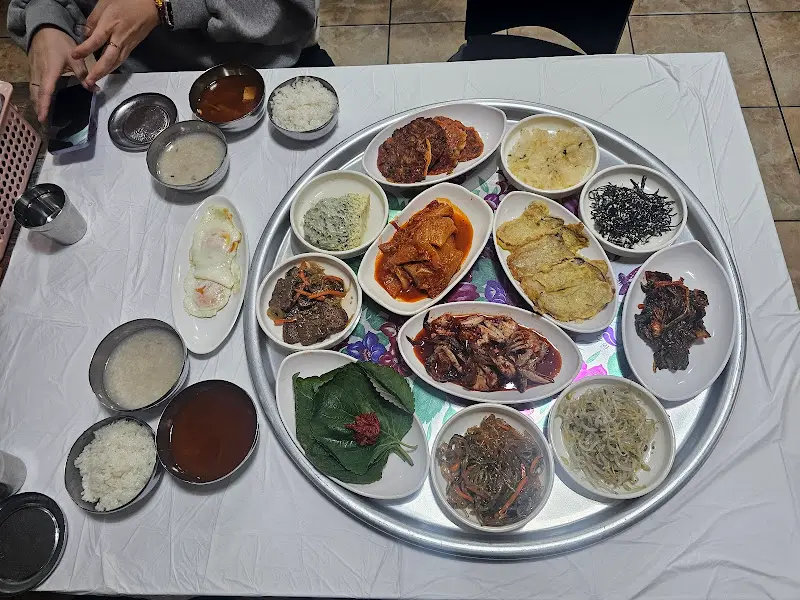 푸짐한 백반 한 상 차림