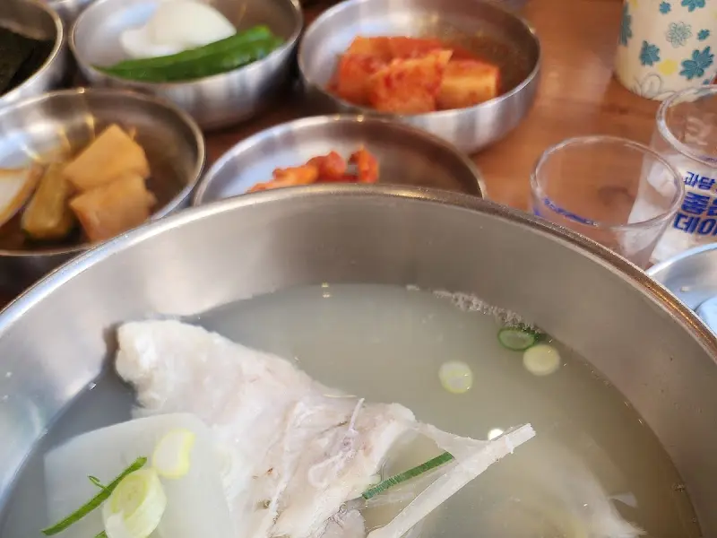 대구탕과 밑반찬 전체샷