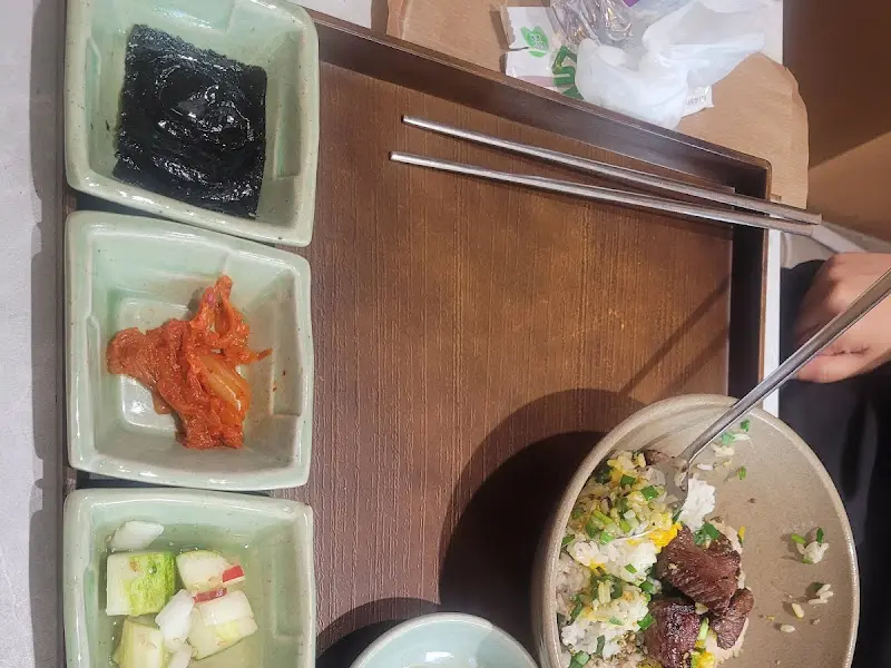 스테이크 솥밥과 밑반찬