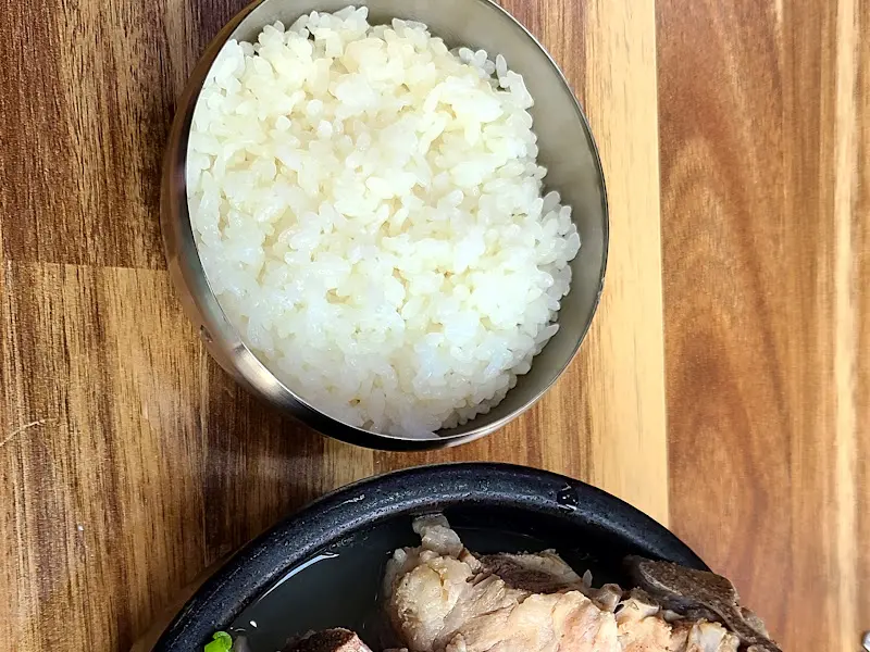 하얀 감자탕과 밥