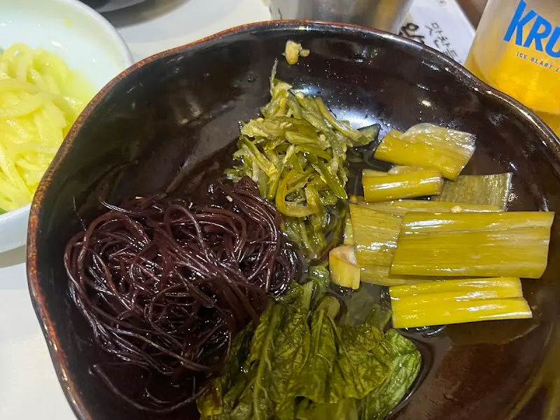 맛찬들 서면점의 곁들임 채소