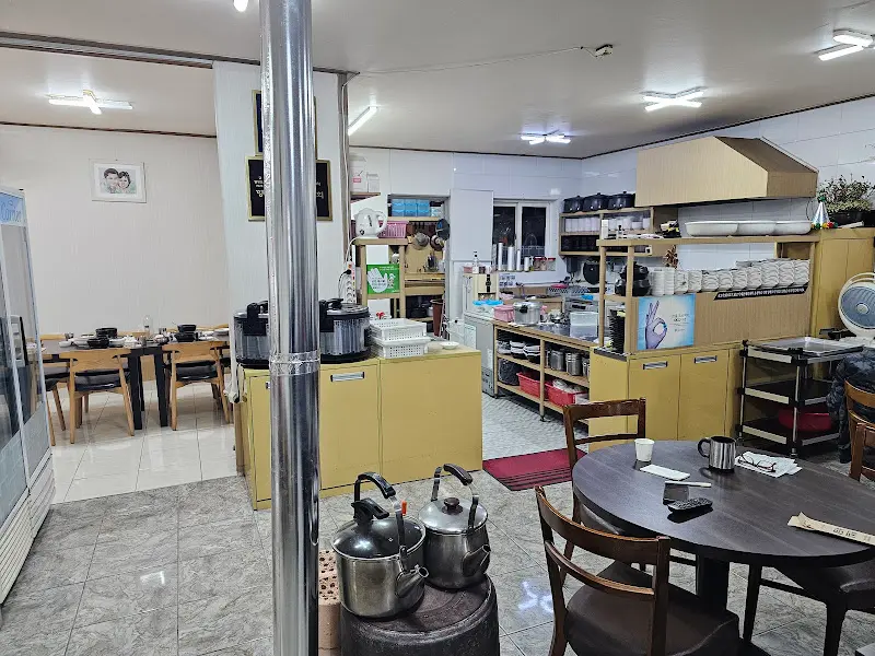 깔끔한 식당 내부