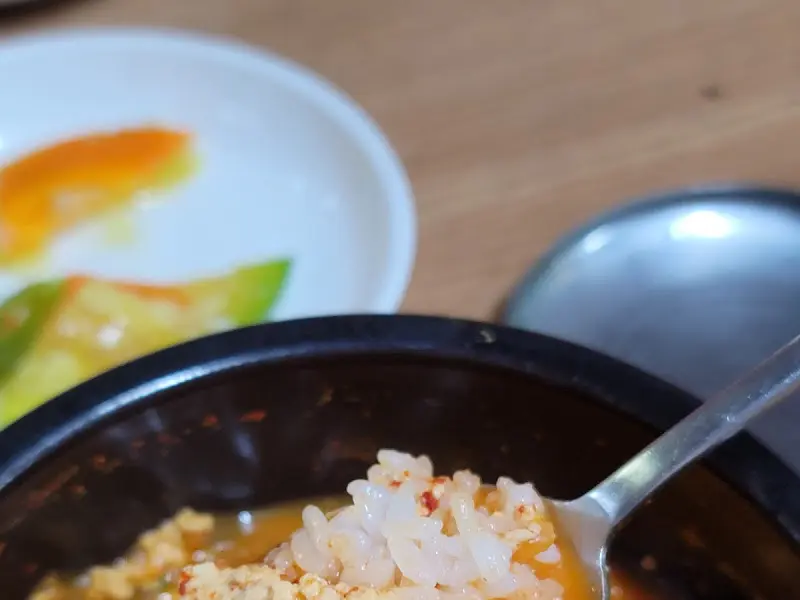 밥과 함께 먹는 두부찌개
