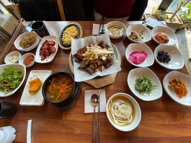 푸짐한 밑반찬 한 상 차림